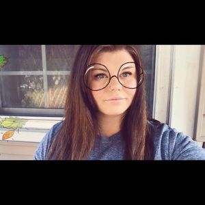 Meet your Posher, Alexus